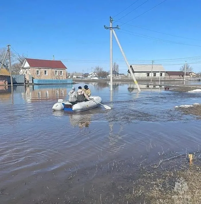 Rusya’da sel felaketi! Baraj patladı: Binlerce ev sular altında kaldı | Acil durum ilan edildi