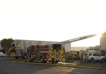 ABD'de uçak kazası! Küçük uçak binaya çarptı: Ölü ve yaralılar var