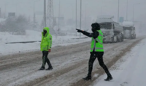 Son dakika: Bursa-Ankara yolu kardan kapandı! İstanbul'a gelişte uzun kuyruk - 4