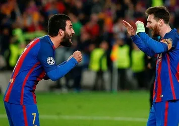 Arda Turan'dan Barcelona'ya Başakşehir resti