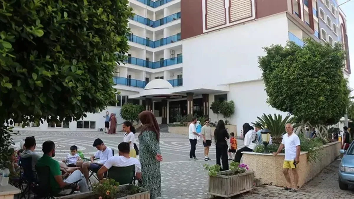 Antalya'da 5 yıldızlı otelde yangın; turistler tahliye edildi