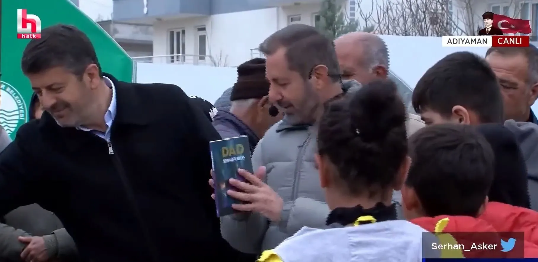 CHP ile HDP teması sürerken fondaş medya Halk TV'den Selahattin Demirtaş güzellemesi! Depremzede çocukları da alet etti