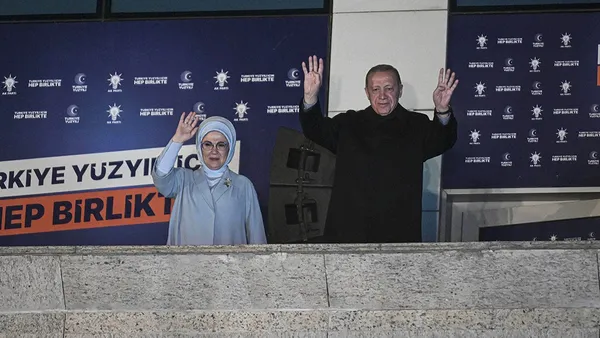 baskan-recep-tayyip-erdogandan-depremzede-ogrencilere-mujde-hepsine-burs-verilecek-kredi-alanlar-da-bursa-done-1684783786817.jpg