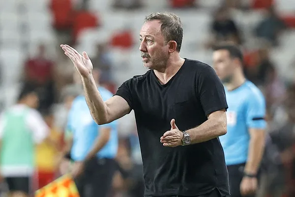 besiktas-teknik-direktoru-sergen-yalcindan-ajax-maci-oncesi-sakatlik-aciklamasi-pjanic-de-forma-giyemeyecek-1632522321952.jpg Beşiktaş Teknik Direktörü Sergen Yalçın'dan Ajax maçı öncesi sakatlık açıklaması! Pjanic de forma giyemeyecek - 3