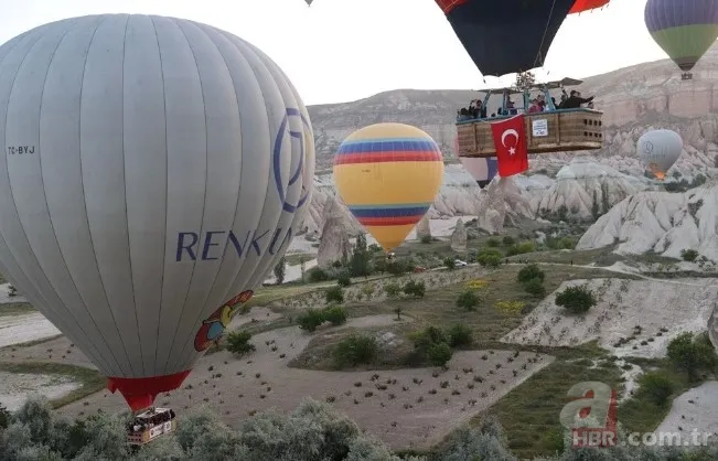 Kapadokya'da 19 Mayıs şöleni: Türk bayraklı balonlar gökyüzünde dalgalandı 5