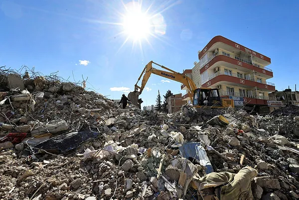 1676580944733.jpg Deprem sonrası şehir merkezi taşınıyor! Belediye Başkanı duyurdu! Çoğu bina kullanılmaz hala gelmişti... - 5