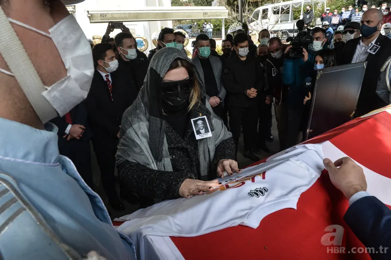 Usta oyuncu Rasim Öztekin’e veda! Gözyaşları içinde uğurlandı 14