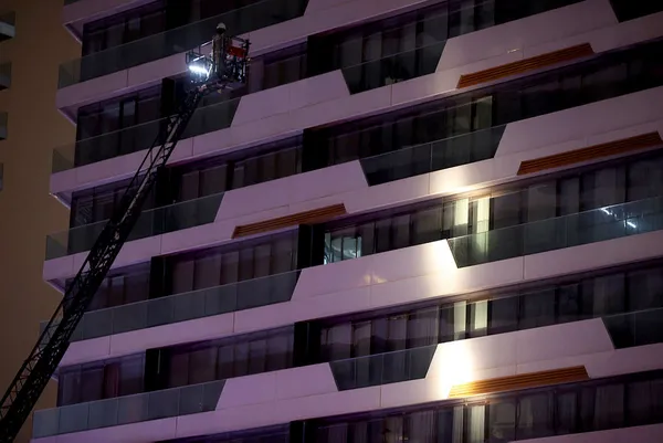 istanbulda-dev-rezidansta-yangin-24-katli-binada-cikan-yangin-kontrol-altinda-1665862514768.jpg İstanbul'da dev rezidansta yangın! 24 katlı binada çıkan yangın kontrol altında - 7