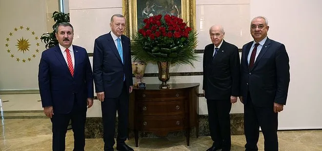 Cumhur İttifakı liderlerinden Başkan Erdoğan’a geçmiş olsun ziyareti! 41 gül detayı dikkat çekti