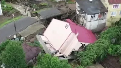 Sel ve heyelan köylere hasar verdi