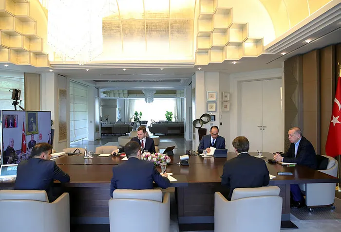 Son dakika: Başkan Erdoğan video konferans üzerinden kabine üyeleriyle görüştü