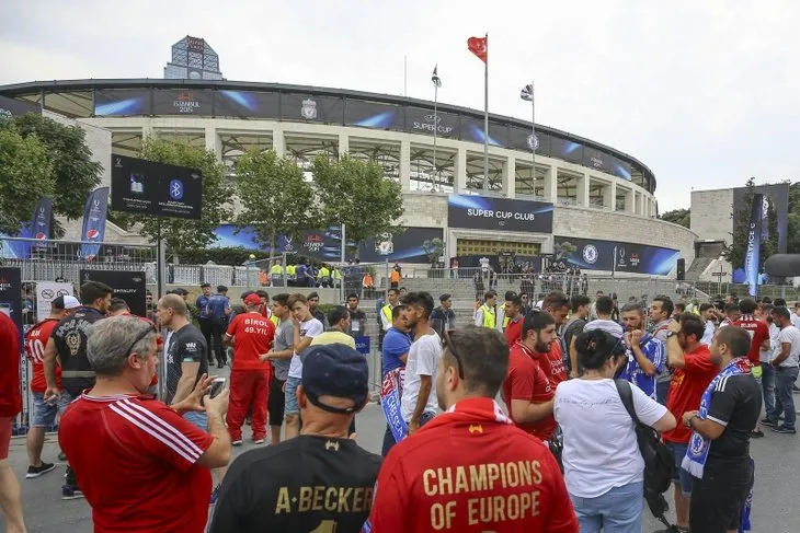 Liverpool ile Chelsea maçına yoğun ilgi! İstanbul karnaval yerine döndü