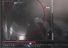 Önce direğe, sonra park etmiş bir araca, ardından da bir iş yerinin kepengine çarptı