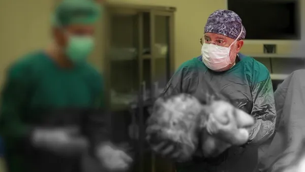 Doktor bile gözlerine inanamadı! Kilolarca çıktı - 1