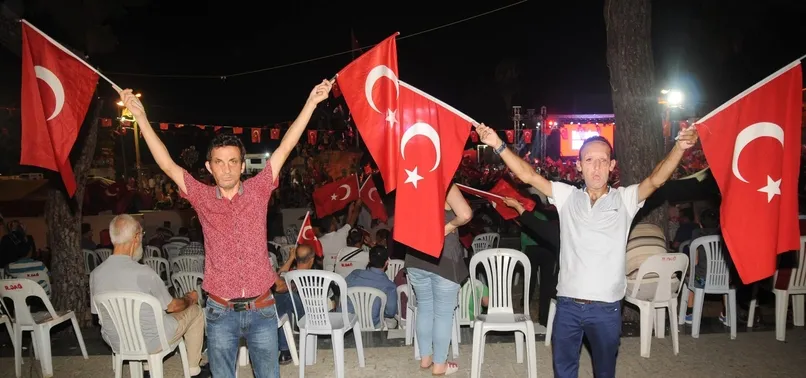 Yüz nakilli Acar ve Sert, demokrasi nöbetinde