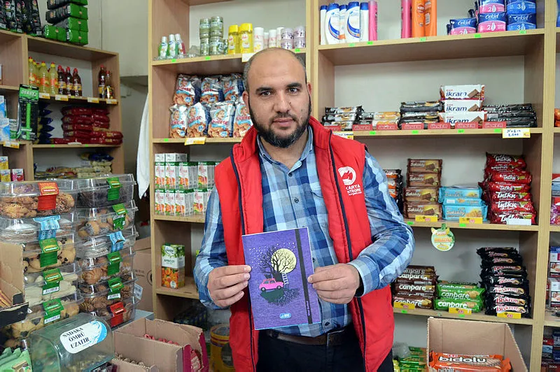 Hayırsever, veresiye defterini satın alıp borçluları sevindirdi - 1