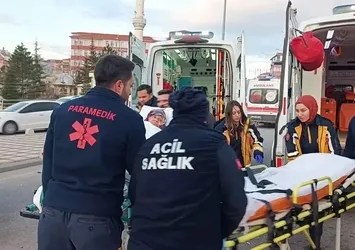 Otomobil ile ambulans çarpıştı: 3 yaralı