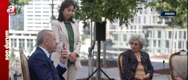 Başkan Erdoğan Cumhurbaşkanlığı Millet Kütüphane'sinde açılan Türk Müziği Tarihi Sergisi’ni gezdi! Merhum sanatçıların aile üyeleriyle sohbet etti - 4