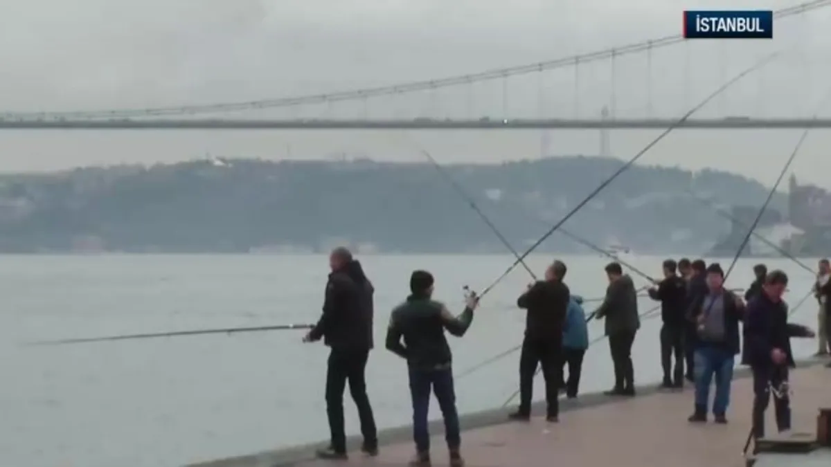 İstanbul Boğazı'nda olta balıkçılığı