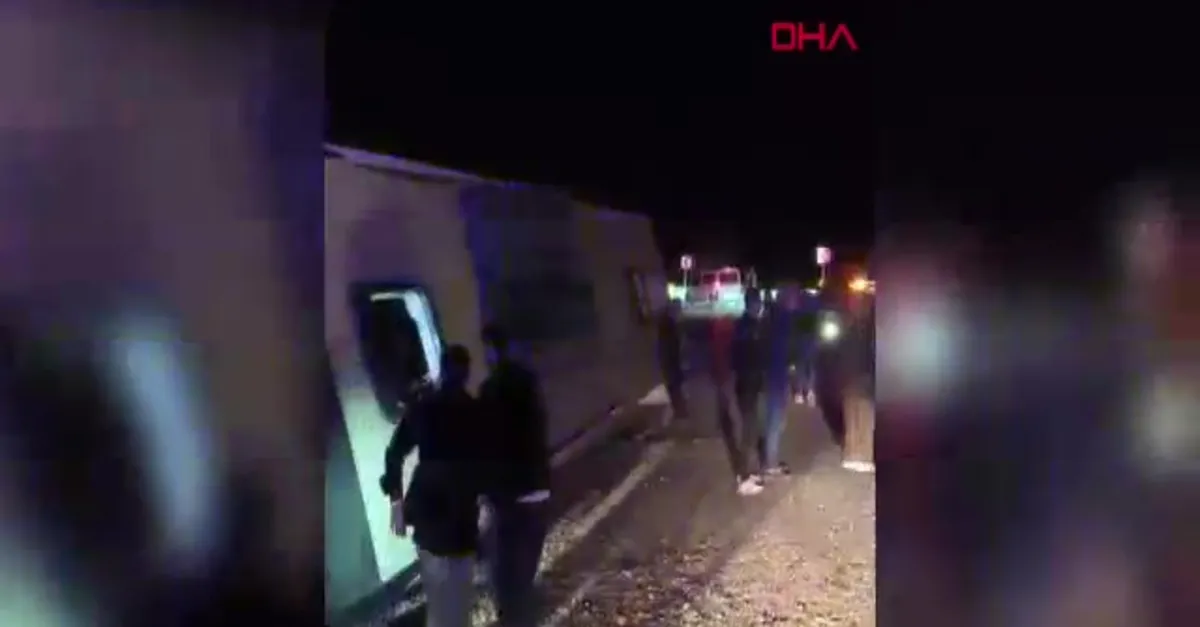 Osmaniye'de yolcu otobüsü devrildi