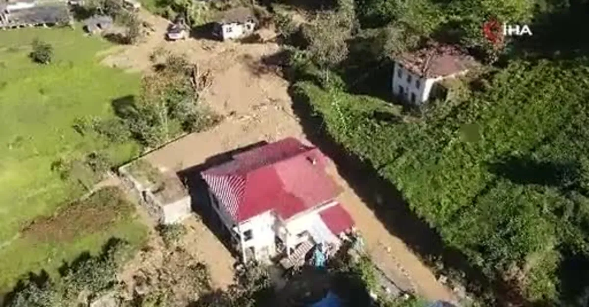 Rize’de heyelan nedeniyle 3 ev boşaltıldı