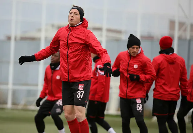 sivasspor-galatasaray-maci-ne-zaman-hangi-gun-2022-stsl-16-hafta-sivasspor-gs-maci-saat-kacta-1672216321303.jpg Sivasspor Galatasaray maçı ne zaman, hangi gün? 2022 STSL 16. hafta Sivasspor GS maçı saat kaçta? - 1