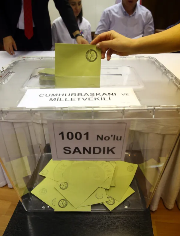 1641528951677.jpg SON DAKİKA! Bugün seçim olsa kim kazanır? Hangi parti yüzde kaç oy alır? Cumhur İttifakı ve Millet İttifakı'nın oy oranı ne? Son seçim anketinde çarpıcı sonuç! - 4