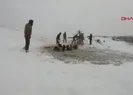 Rusyada şoke eden görüntüler! Buz aniden kırılınca...