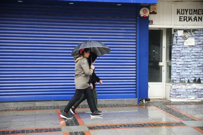 Meteoroloji hava durumu | İstanbul'da sağanak yağış başladı! Ne kadar sürecek? - 1