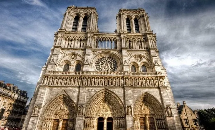 Notre Dame Katedrali nerede, hangi ülkede? Notre Dame Kamburu ile Notre Dame Katedrali’nin bağlantısı ne?