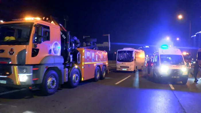 Son dakika: TEM Edirne istikametinde minibüs devrildi - 3
