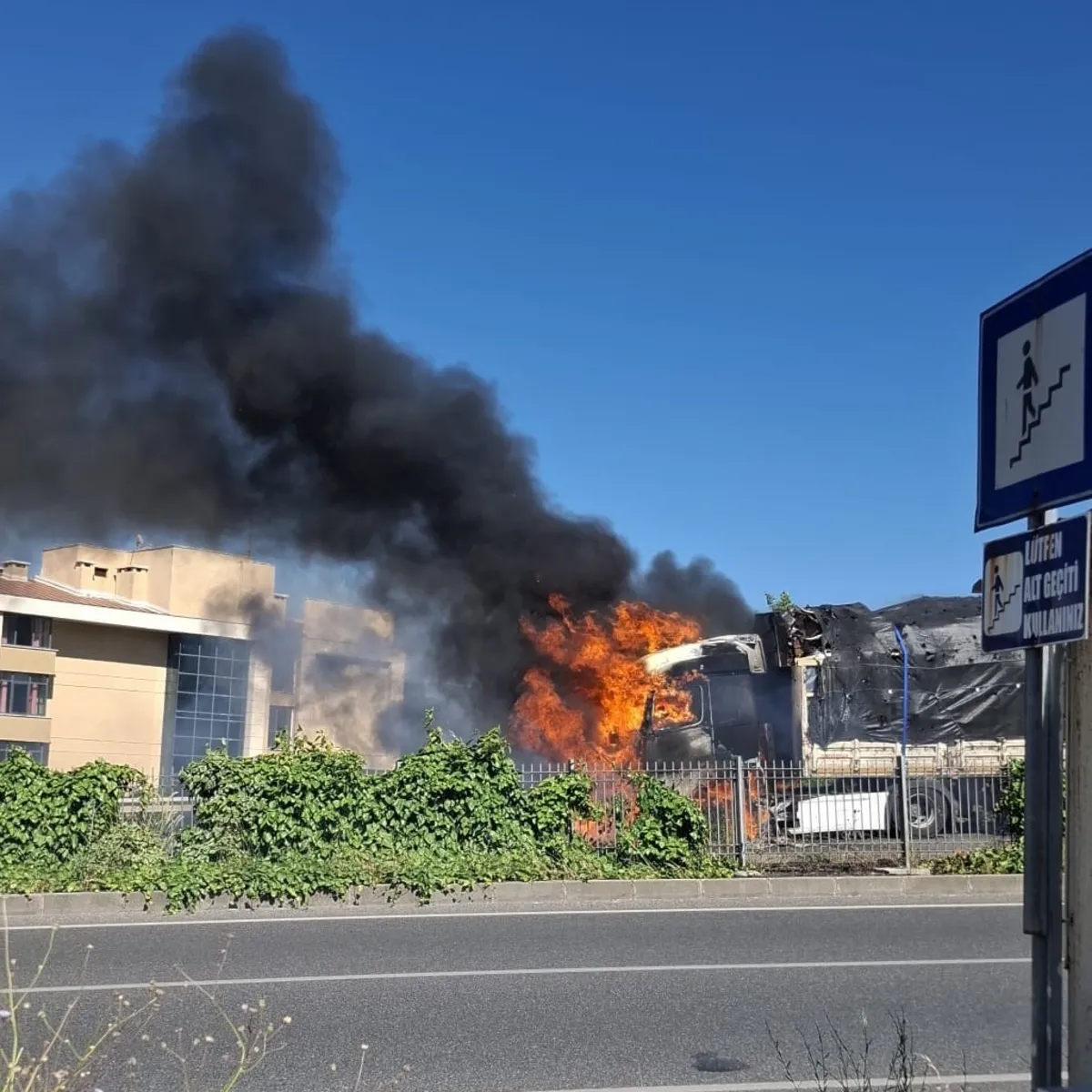 Muğla'da tır alev topuna döndü!