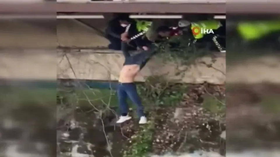 İntihara kalkışan genç son anda kurtarıldı