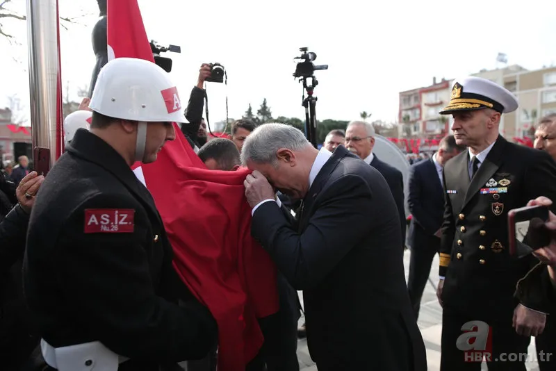 Çanakkale Zaferi'nin 108. yıl dönümü! "Çanakkale geçilmez" yazılı altın madalya Türk bayrağına takıldı 13