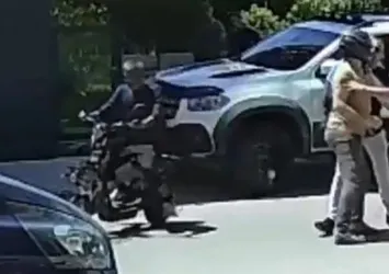 Antalya'da bu kadarı da "pes" dedirten olay! Sürücüler kavga ederken fırsattan yararlanıp...