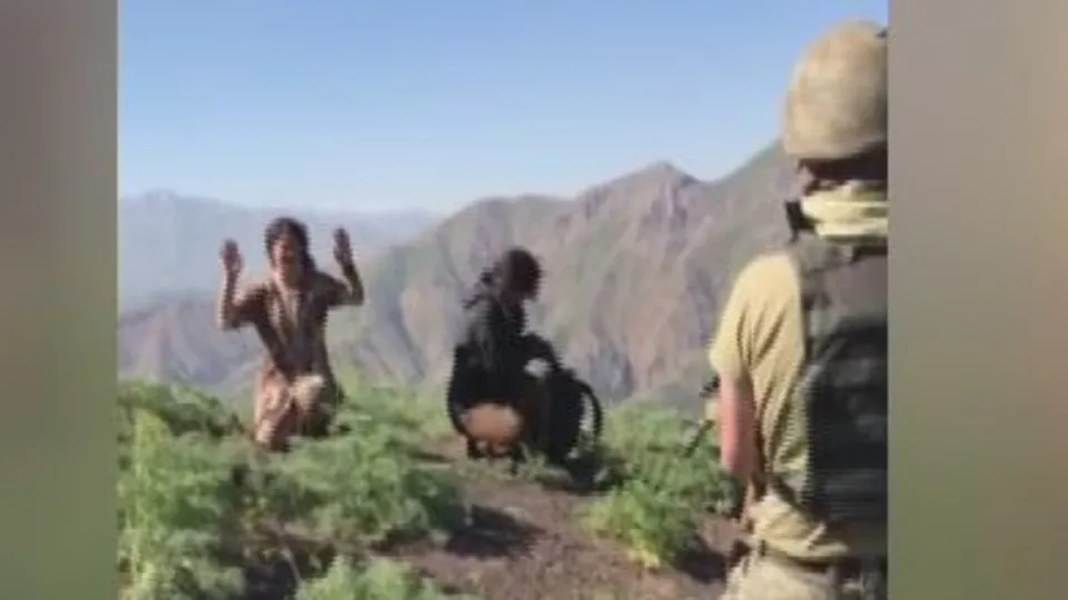 Hakkari'de 4 terörist böyle teslim oldu