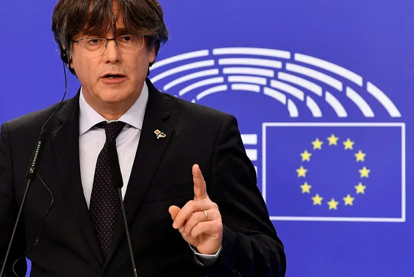AP’den tarihi Carles Puigdemont kararı! Dokunulmazlıkları kaldırıldı