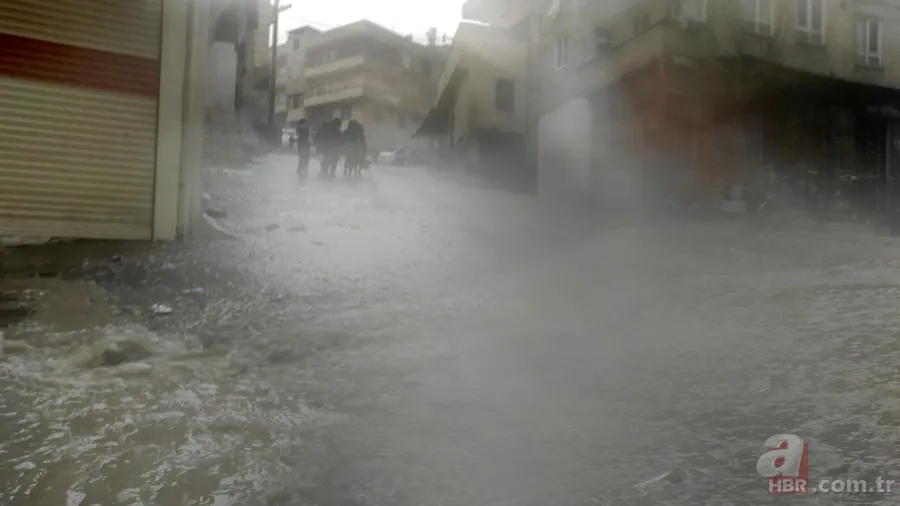 Şanlıurfa’da şiddetli sağanak sonrası sel! Korkunç görüntüler... Belediye Başkanı son durumu A Haber'de anlattı 10