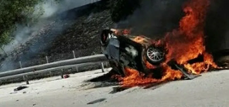 Son Dakika Izmir De Korkunc Kaza Yanan Otomobilde Can Verdiler