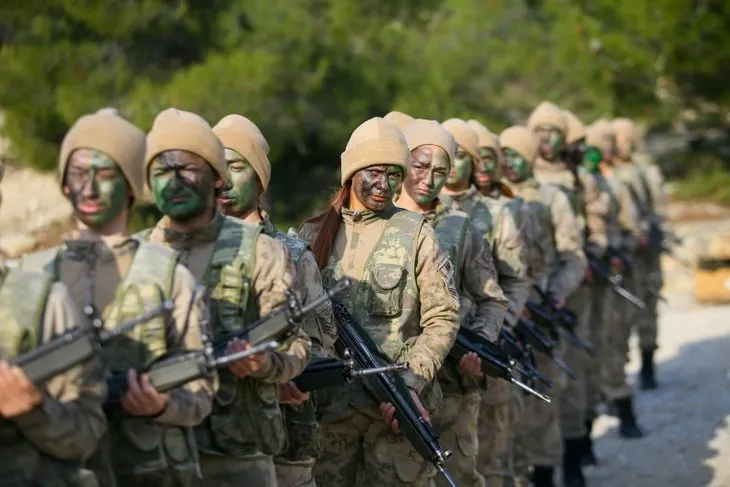 Türkiye’de bir ilk! Kadın komando astsubaylar göreve hazır