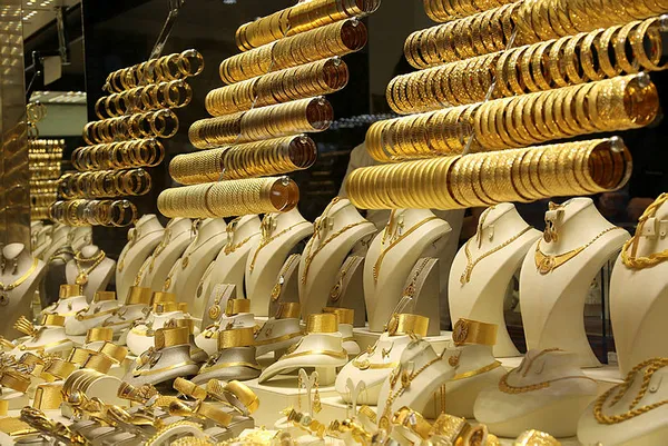 altin-yatirimcisina-ne-kadar-kazandirdi-2024te-altinin-seyri-nasil-olacak-1703511971931.jpg Altın yatırımcısına ne kadar kazandırdı? 2024'te altının seyri nasıl olacak? - 3