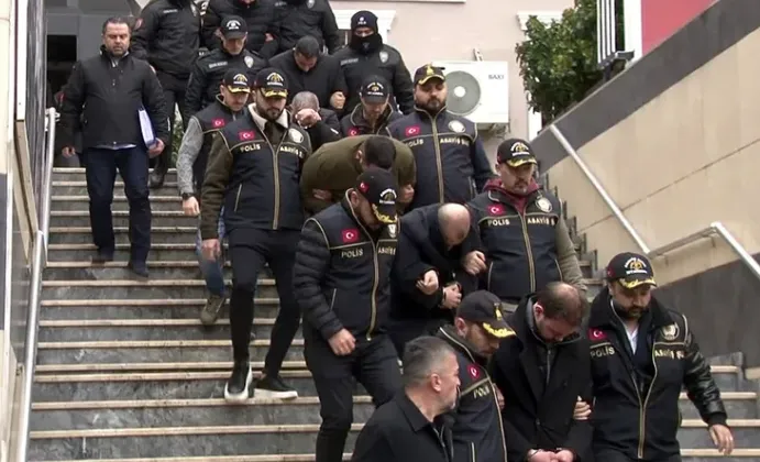 aleyna-kalaycioglu-cinayeti-dakika-dakika-anlatti-kizi-rahat-birak-1774333116897.png Vahap Canbay ile ilgili 'alıkoyma' iddiası kafaları karıştırdı.