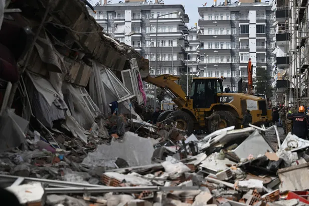 kahramanmaras-depreminde-son-dakika-kahramanmarasta-olu-yarali-sayisi-kac-kac-bina-yikildi-77lik-depremde-son-1675679538500.jpg Kahramanmaraş depreminde SON DURUM | Kahramanmaraş'ta ölü, yaralı sayısı kaç? Kaç bina yıkıldı? 7.7'lik depremde SON DURUM NE? - 5