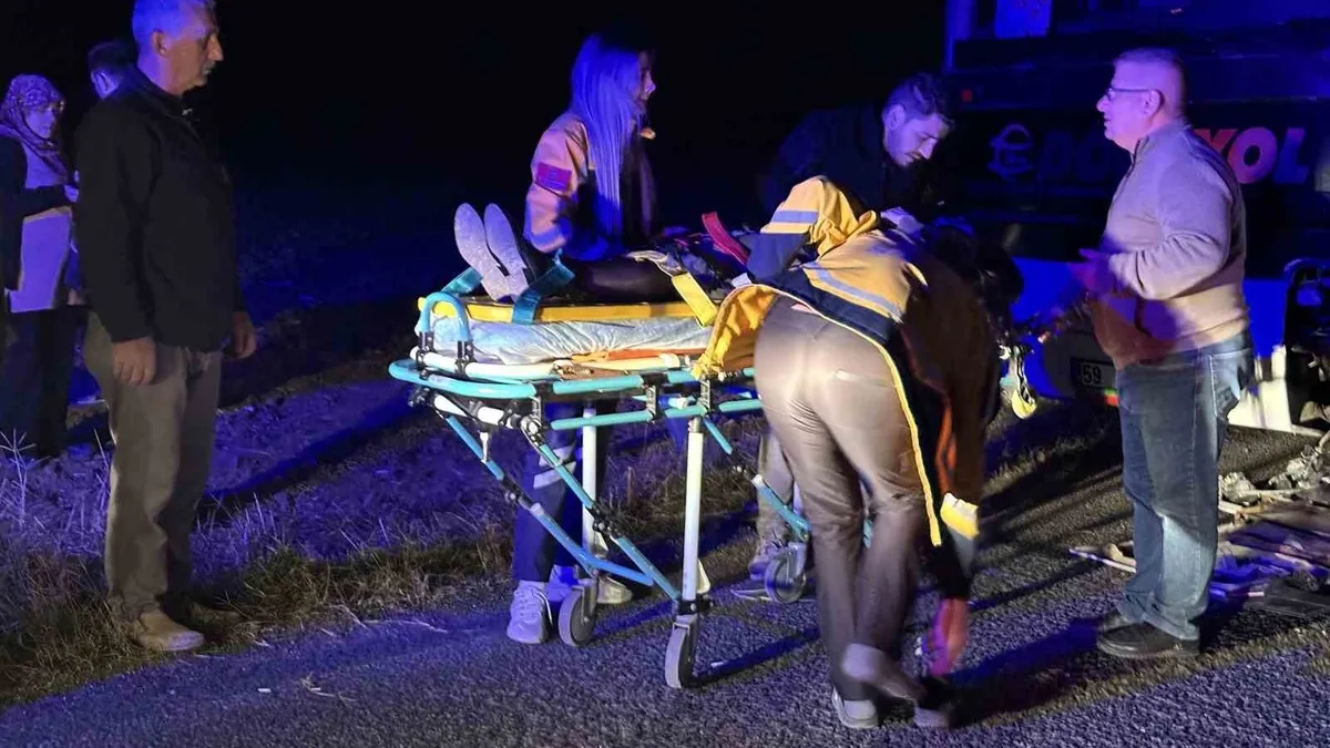 Otomobil ile otobüs çarpıştı: 2 yaralı