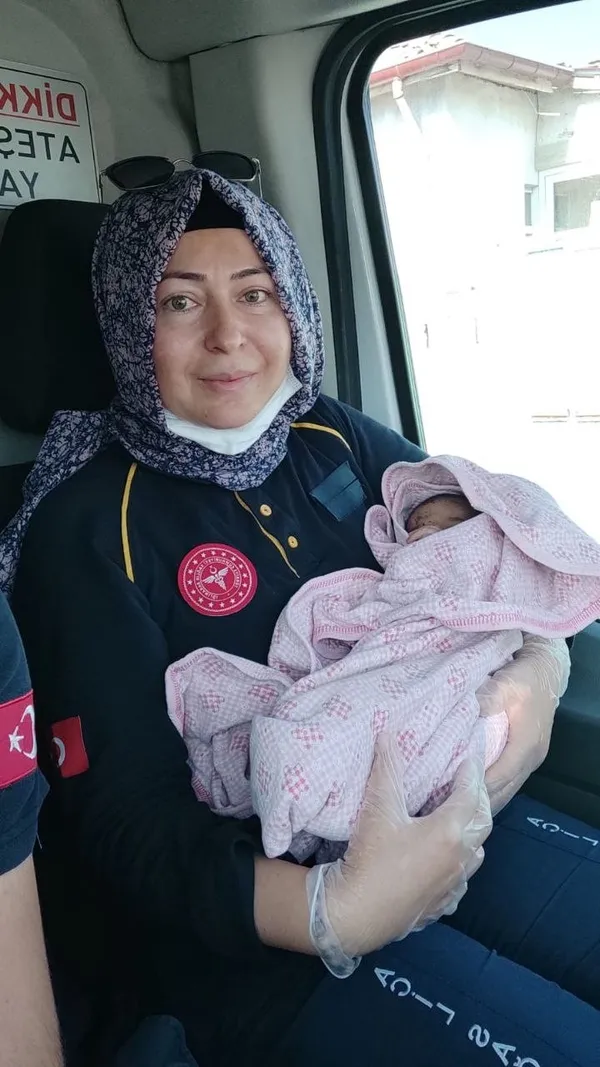 konyada-dehsete-dusuren-olay-aracin-uzerine-birakilan-bez-torbadan-bebek-cikti-1660826917736.jpg Konya’da dehşete düşüren olay! Aracın üzerine bırakılan bez torbadan bebek çıktı - 5