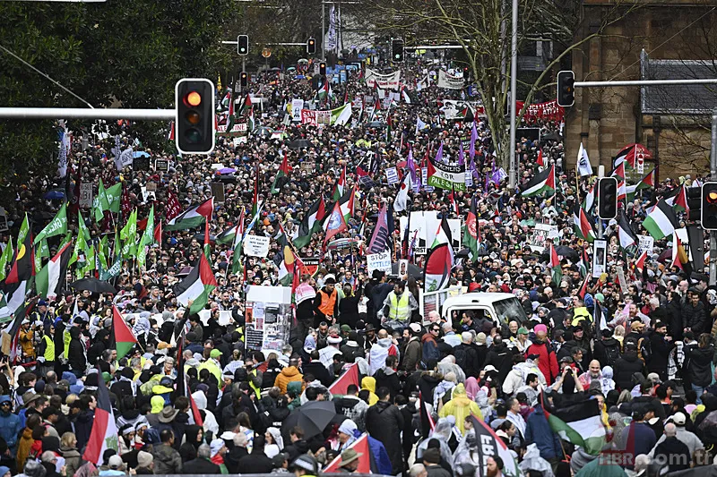 Sydney’de 90 bin kişi İsrail’in Gazze’ye saldırılarını protesto etti: “Soykırım durmalı” 1