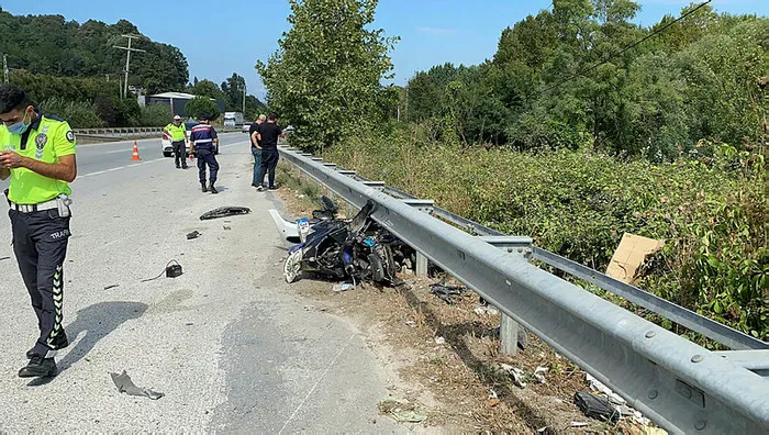 Yasağa rağmen 'U' dönüşü yapan motosikletin sürücüsü kazada öldü - 1
