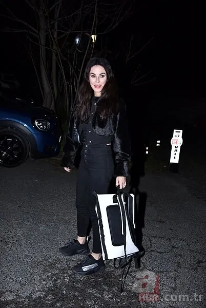 Defne Samyeli’den aşk bombası! Serdar Bilgili ile fena yakalandı 2