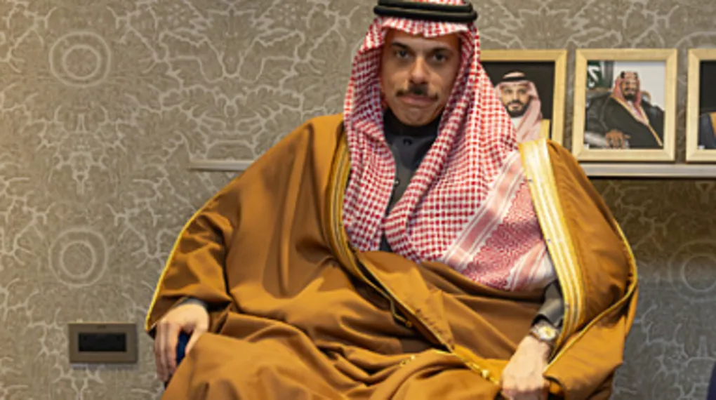 Riyad, İran toplantısı yapılırken vuruldu!