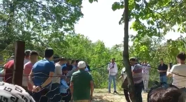 elazigda-senlik-yasa-dondu-halay-cekerken-oldugu-anlar-kamerada-1657655597603.jpg Elazığ’da şenlik yasa döndü! Halay çekerken öldüğü anlar kamerada - 4
